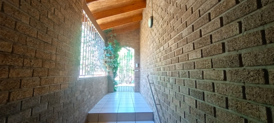 5 Bedroom Property for Sale in Kuruman Northern Cape